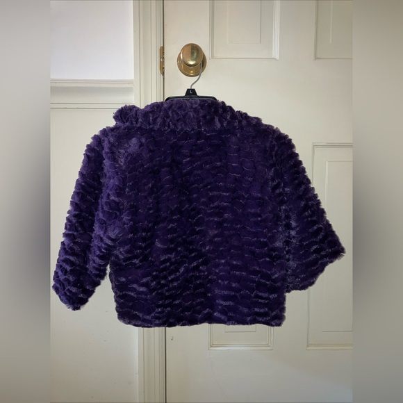 Esley Women’s Size Small Fuzzy Cropped Purple Jacket Style # 7071J - Picture 4 of 4